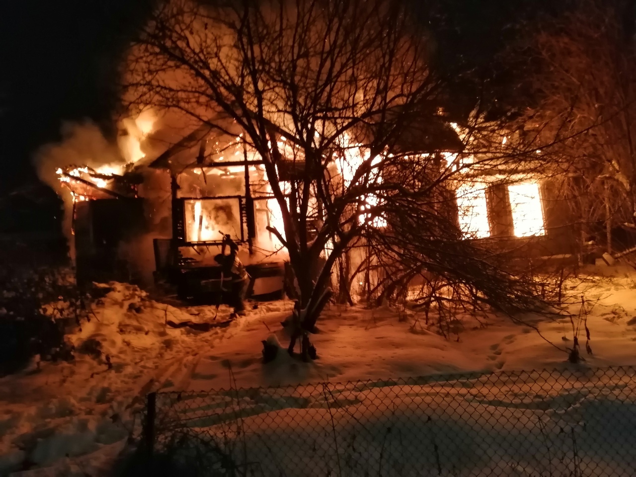 Бывший заключенный устроил пожар в нежилом доме в Сямже