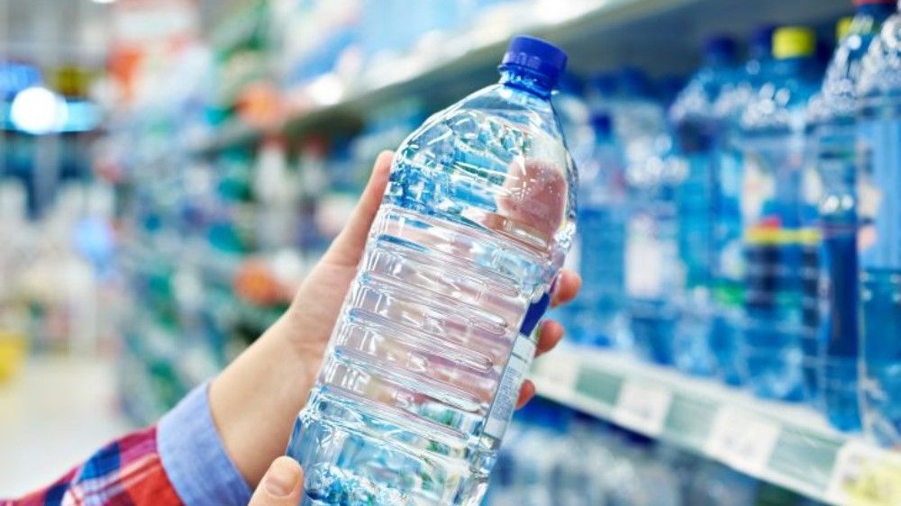 В столице Крыма оценили запасы бутилированной воды в магазинах