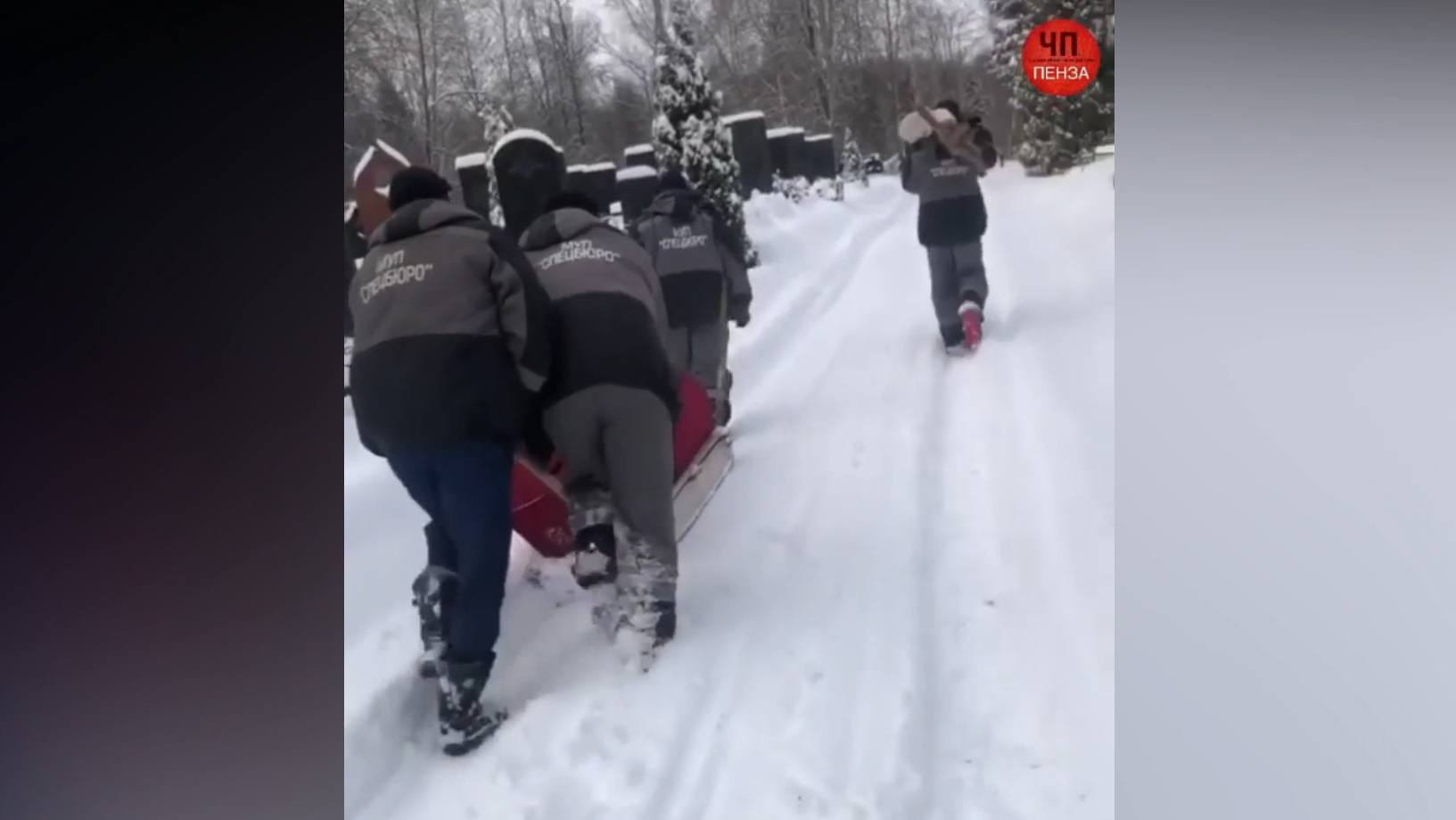 В Пензе уволили директора кладбища после видео с гробом на санях