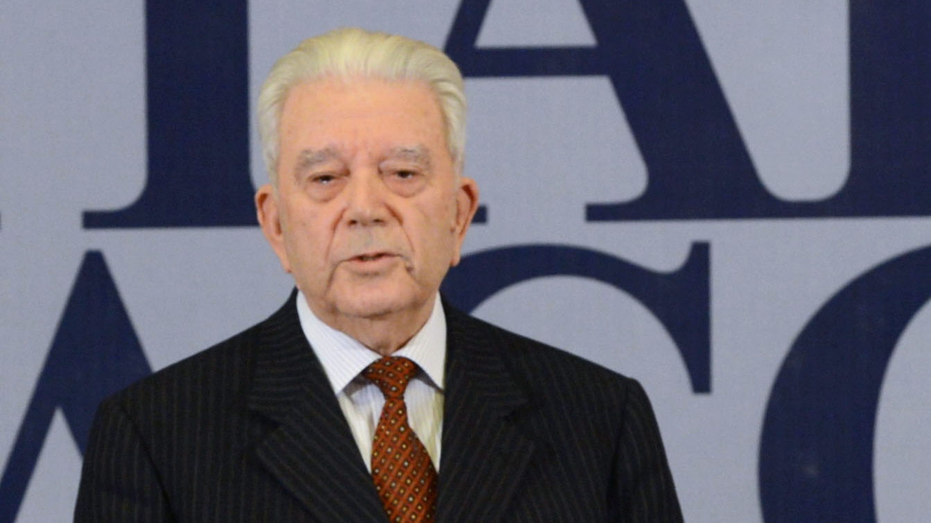 Дипломат Рафик Нишанов награжден орденом Александра Невского