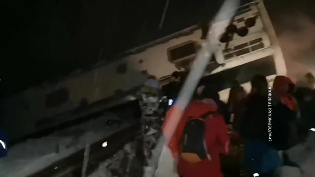 В Пермском крае автобус с туристами вылетел с дороги