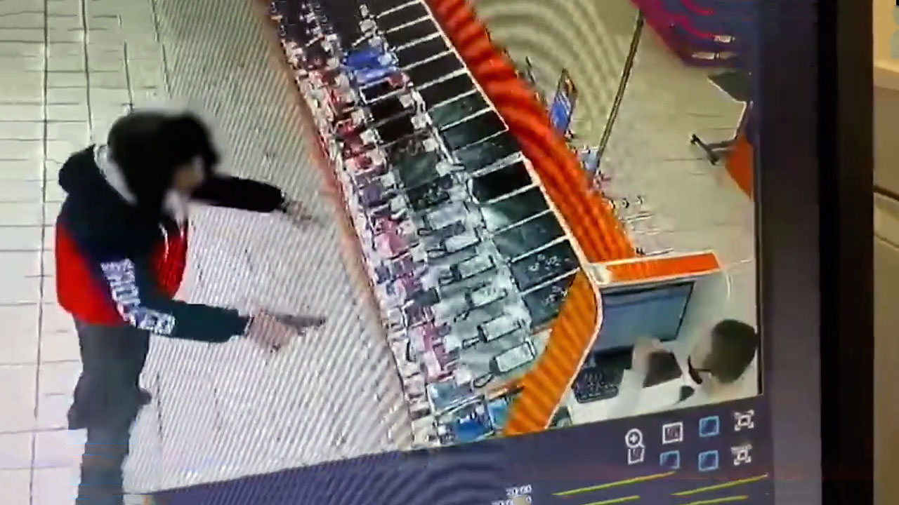 В Пензе расстроенный покупатель вернулся в магазин со страйкбольным пистолетом