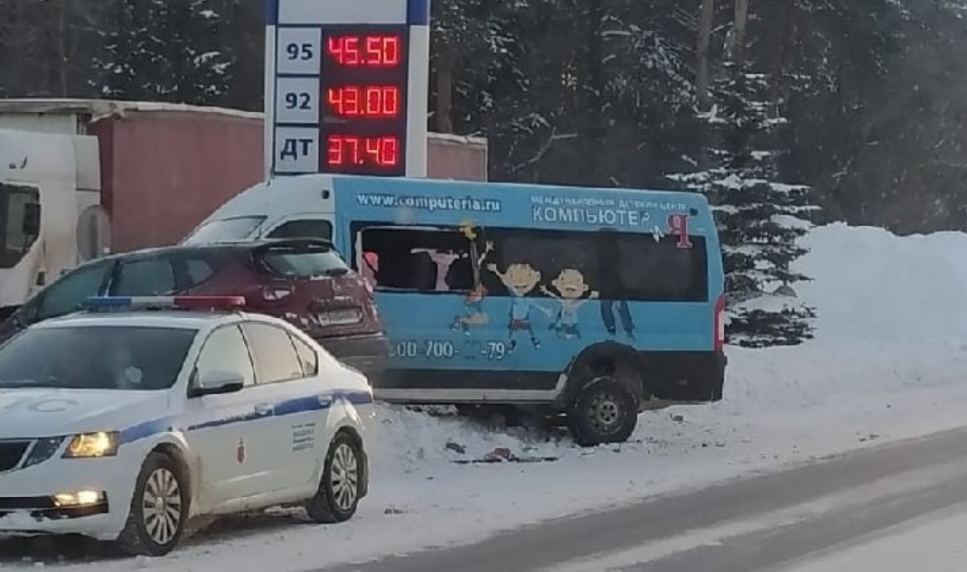 Серьезное ДТП с маршруткой в Твери попало на видео