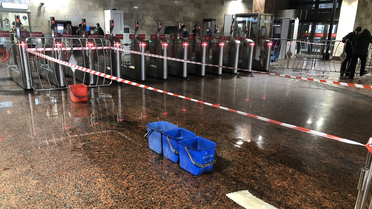 Станцию метро "Печатники" затопило после потепления