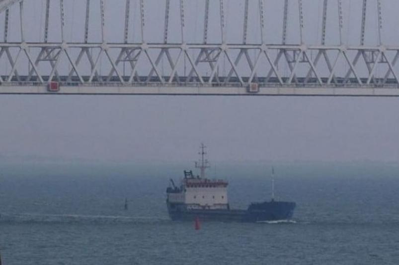 Моряки с сухогруза April, отравившиеся химикатами, выписаны из стационара