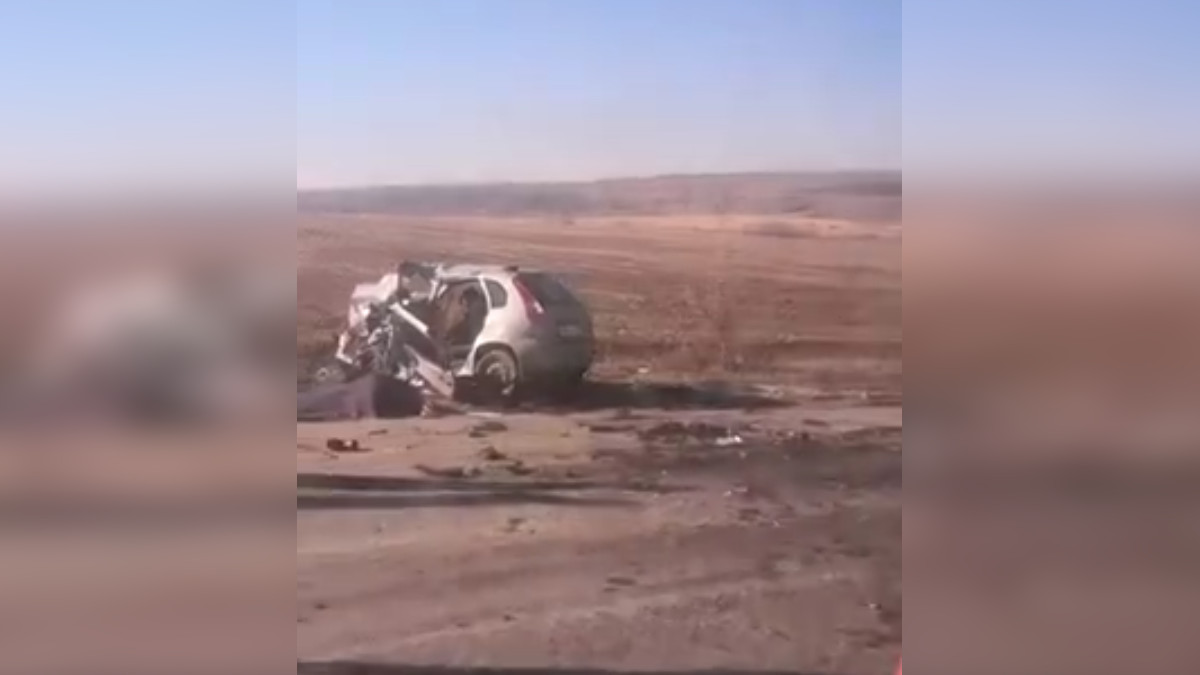 Под Шахтами при лобовом столкновении погибли три человека