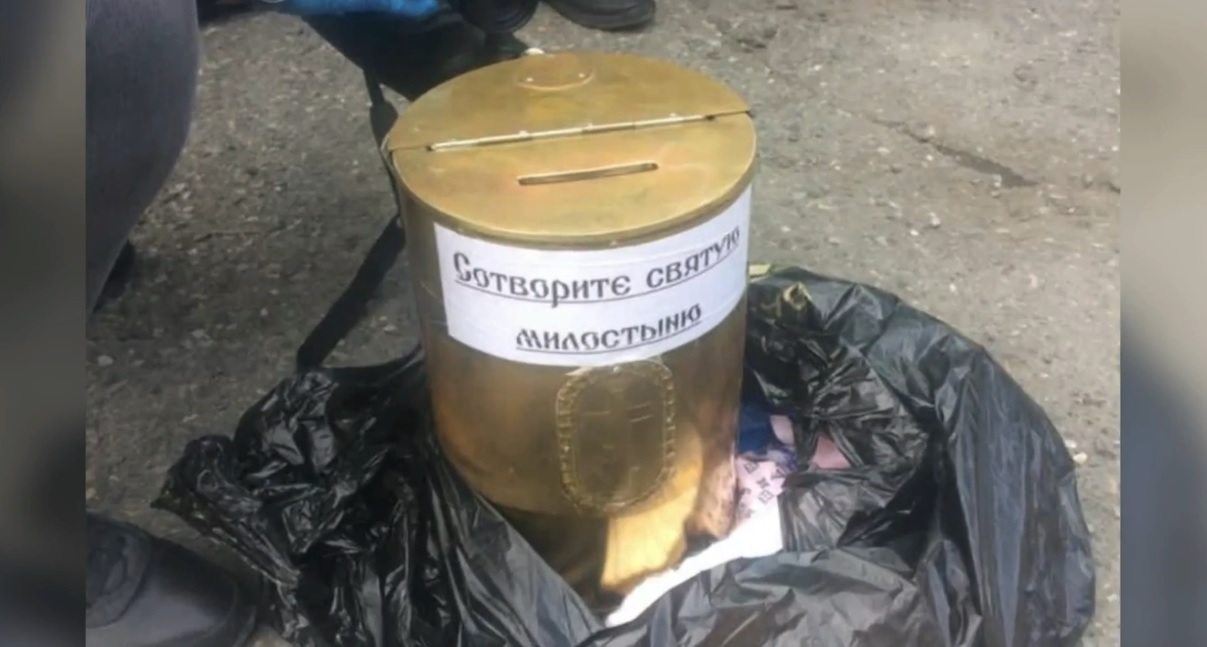 Юная рецидивистка украла ящик с церковными пожертвованиями