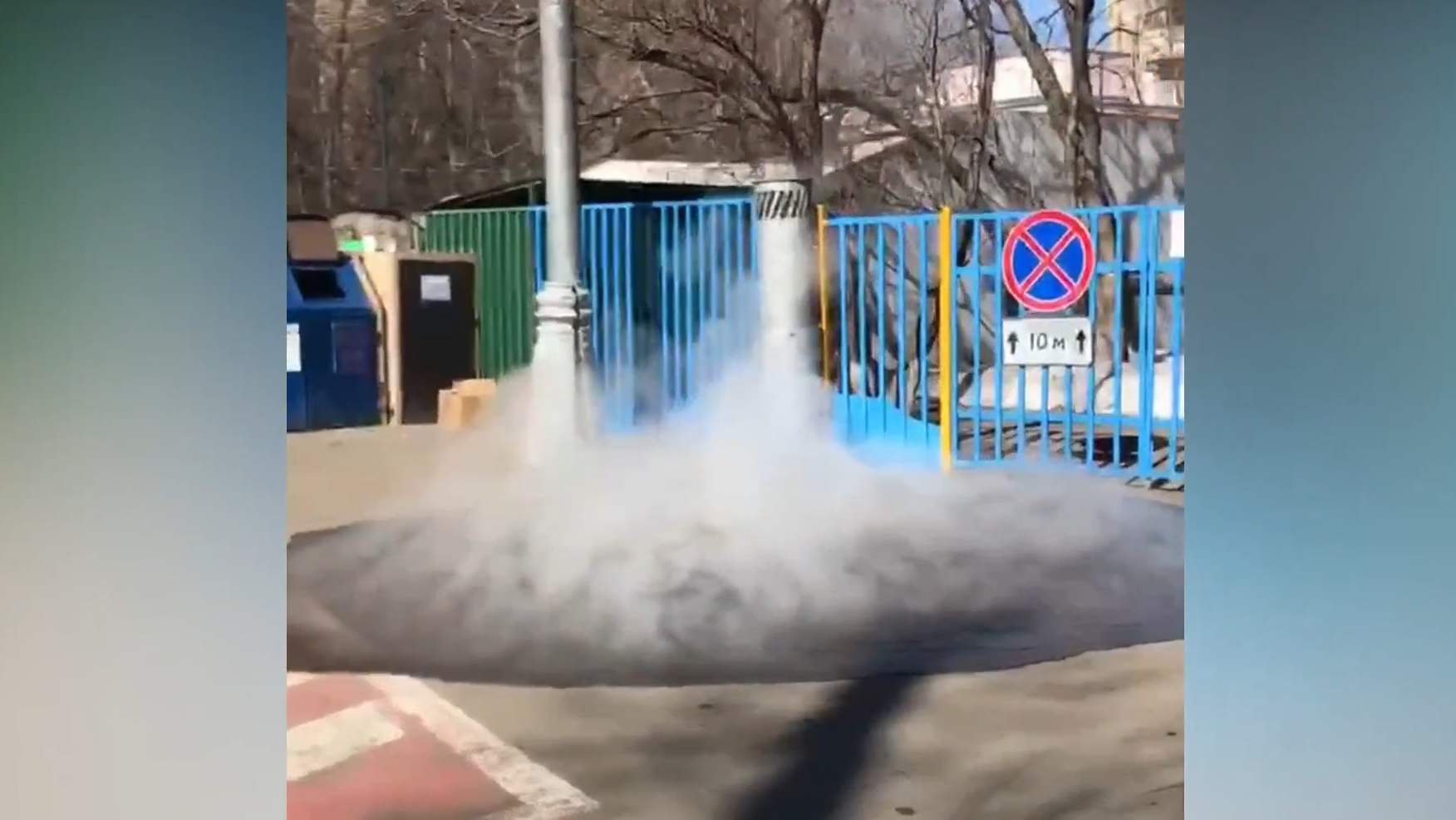 Кипяток залил несколько улиц на западе Москвы
