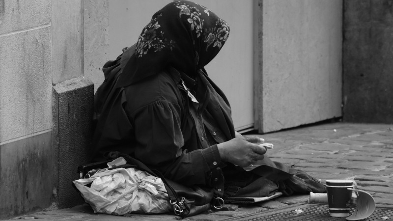 Переодевала девочку в старуху и заставляла попрошайничать: 47-летняя тамбовчанка задержана