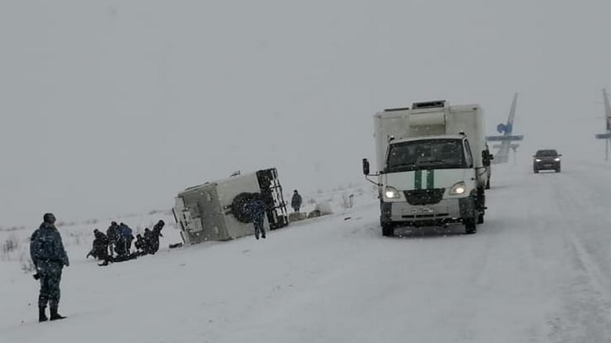 Автомобиль с заключенными перевернулся под Норильском
