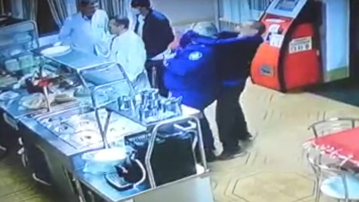 Покушение на работника прокуратуры в Черкесске попало на видео