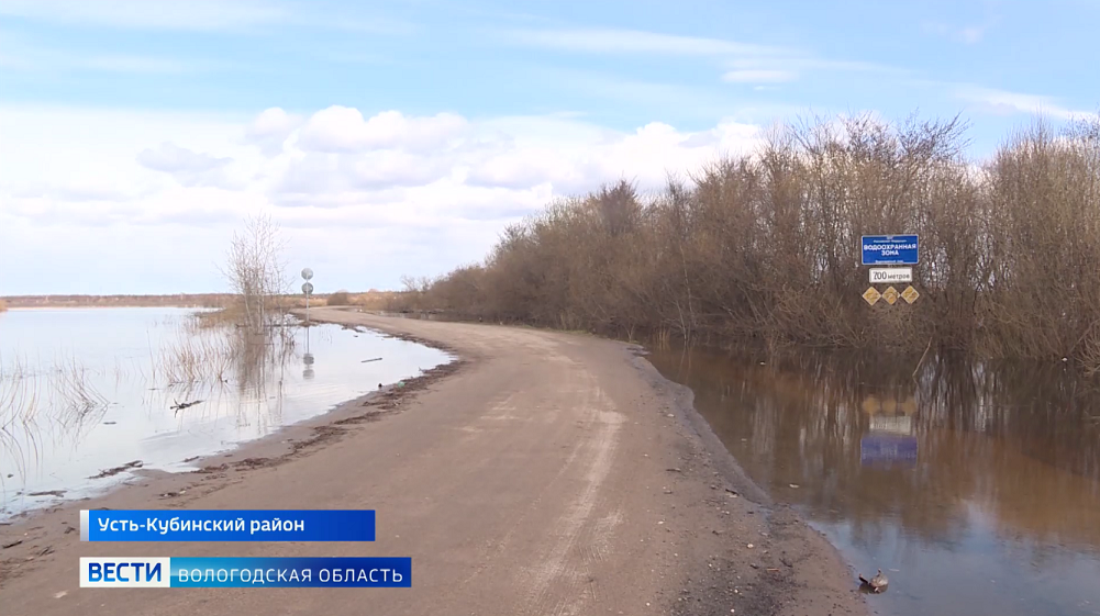 В Вологодской области затопило дорогу к одному из жилых массивов