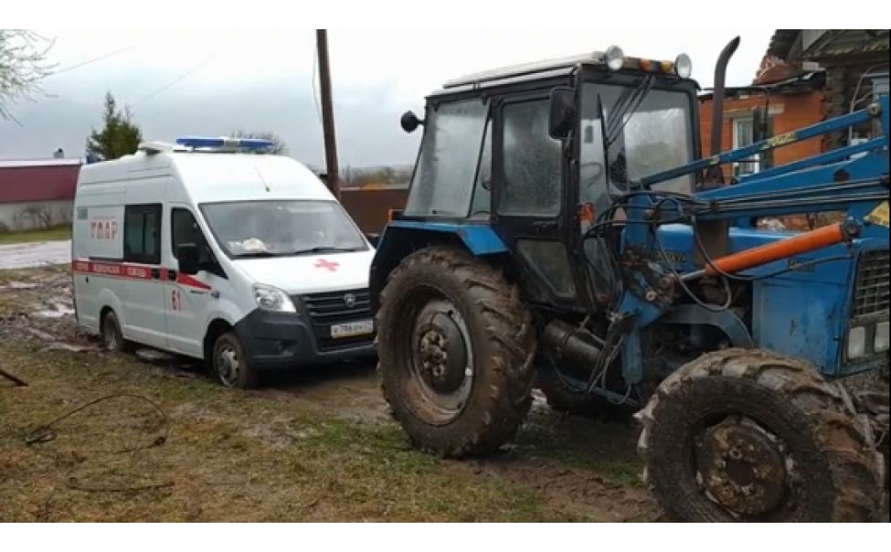 В Чувашии трактор пришел на помощь "скорой"