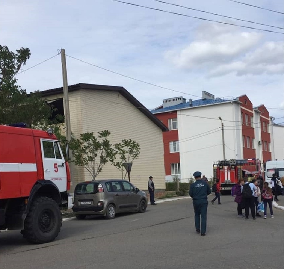 В Астраханской школе проведена частичная эвакуация учеников