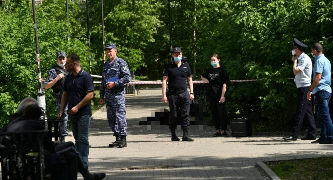 Мужчина напал на прохожих в Екатеринбурге, есть жертвы