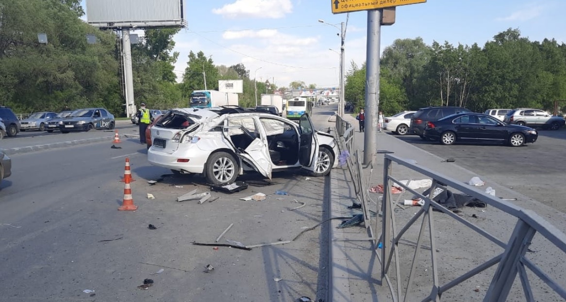 Смертельное ДТП с переворотом попало на видео в Новосибирске