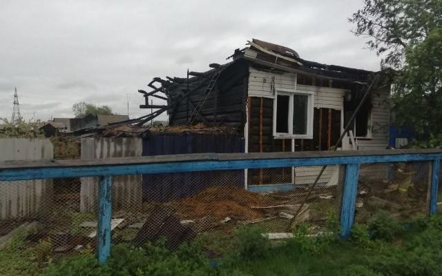 В бурятском селе студент спас из огня трех девочек