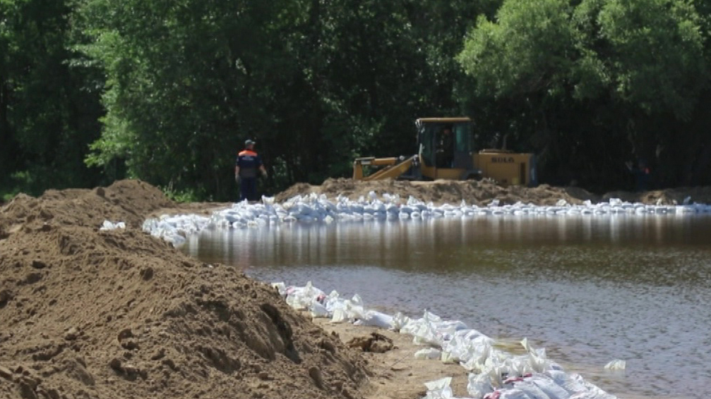 Селам одного из районов ЕАО больше не "угрожают" воды Амура