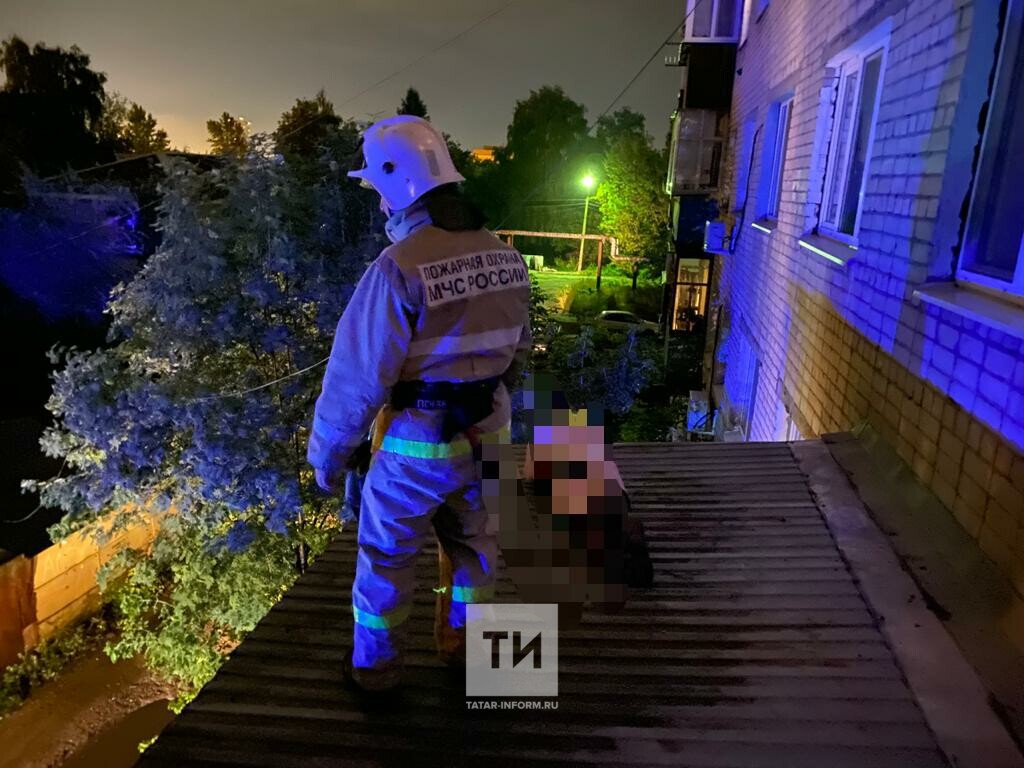 В Казани 50-летняя женщина выжила после падения с четвертого этажа