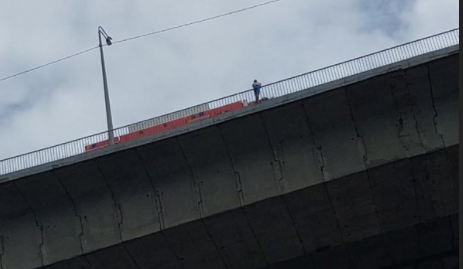 В Нижнем Новгороде мужчина угрожал спрыгнуть с Мызинского моста