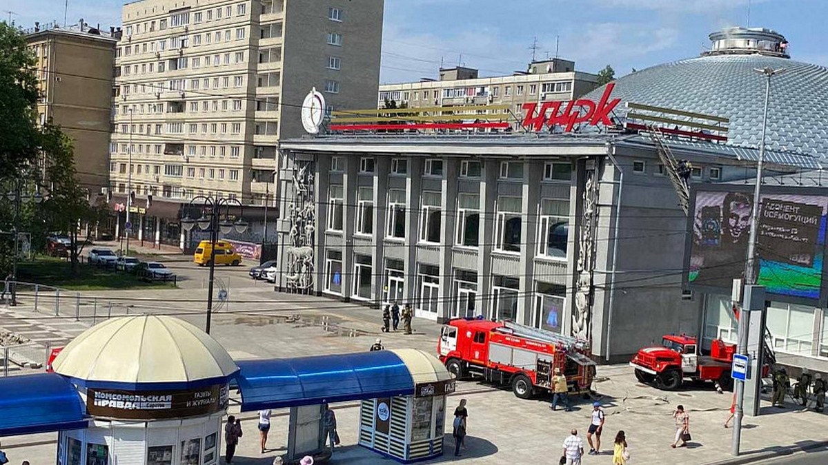 Купол недавно открытого цирка вспыхнул в Саратове