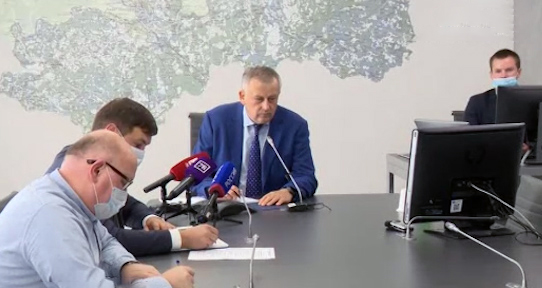 Дрозденко провел прямую линию с жителями Ленинградской области