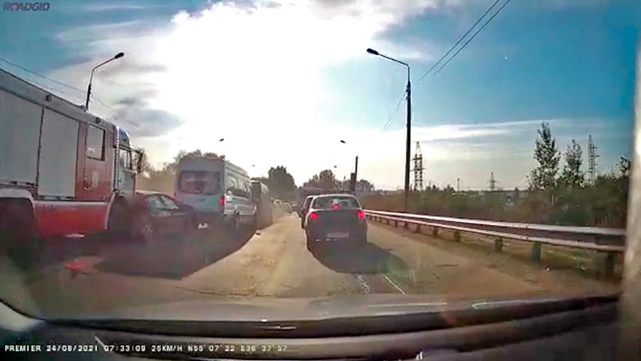 Пожарная машина устроила массовое ДТП в Обнинске