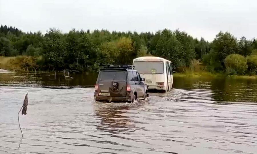 В Архангельской области обрушилась переправа через реку Тоймушку