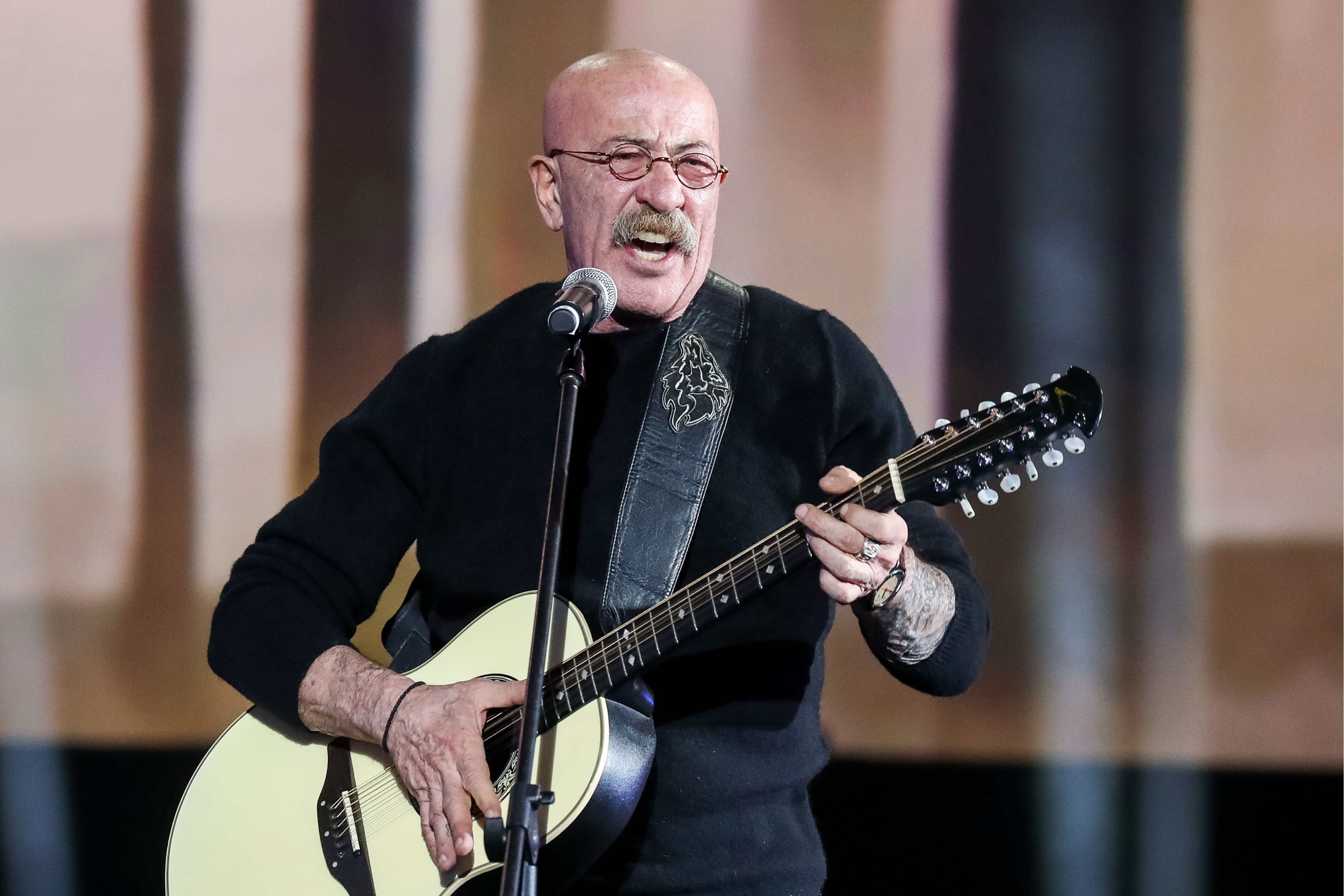 Александр Розенбаум отмечает 70-летний юбилей