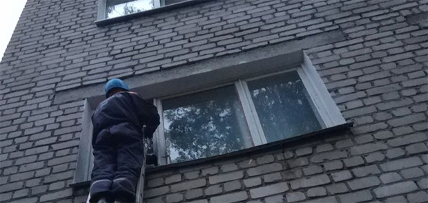 Пензенские спасатели помогли врачам скорой попасть в дом к пенсионерке