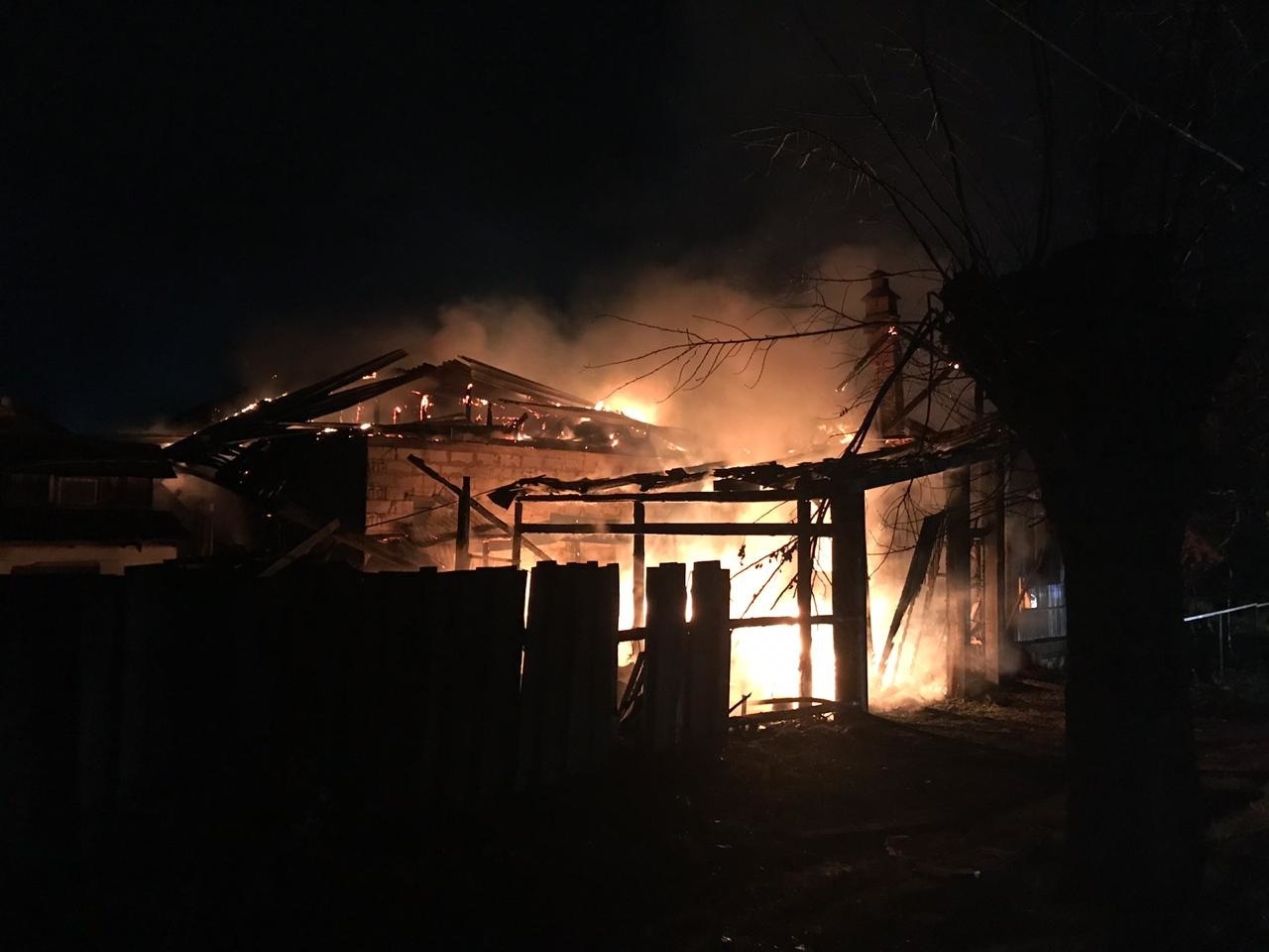 Четыре человека погибли при пожаре в Свердловской области