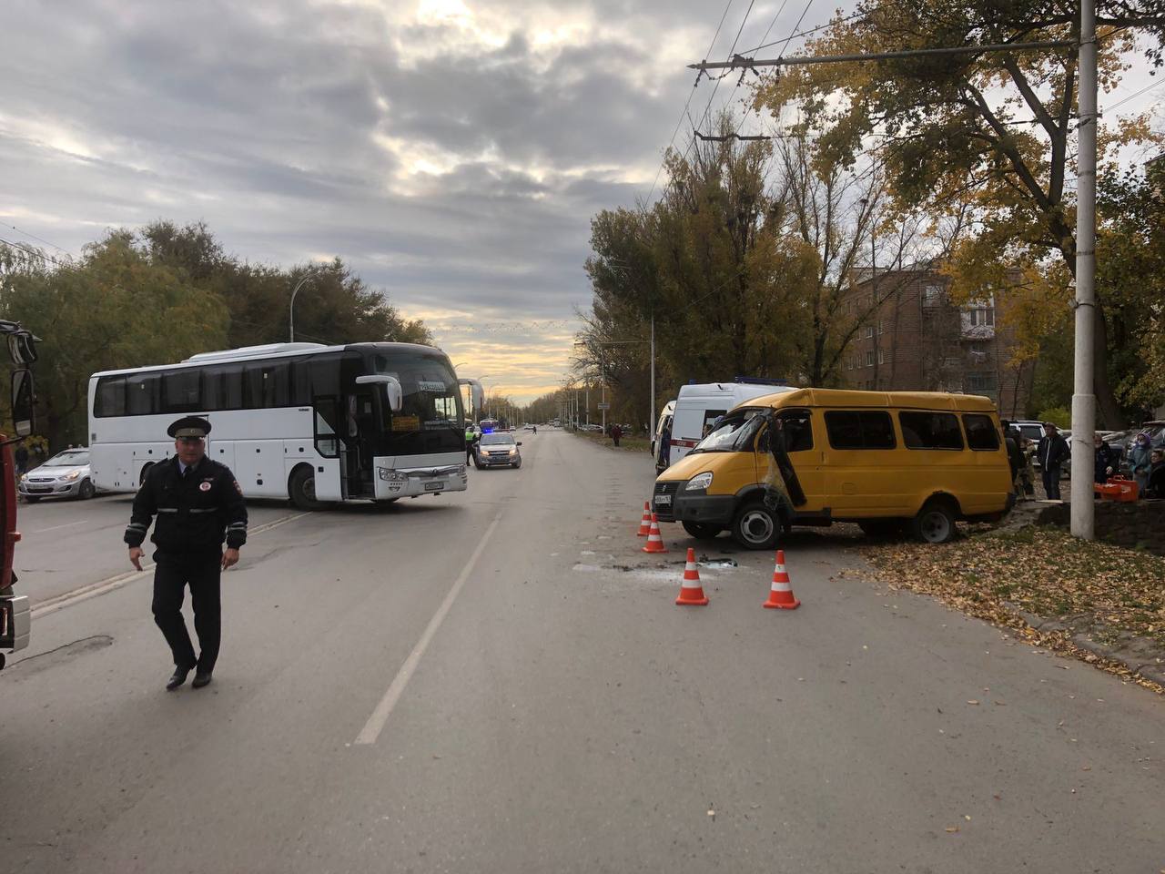 8 человек пострадали при столкновении автобуса и маршрутки в Ростовской области