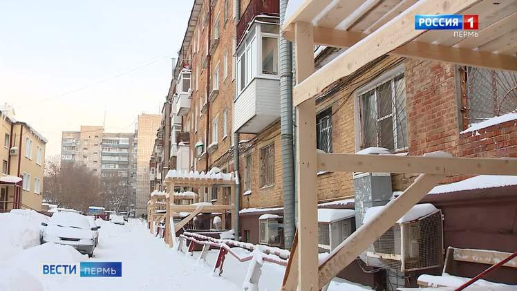Дело о смерти женщины от падения строительных лесов передано в суд Перми
