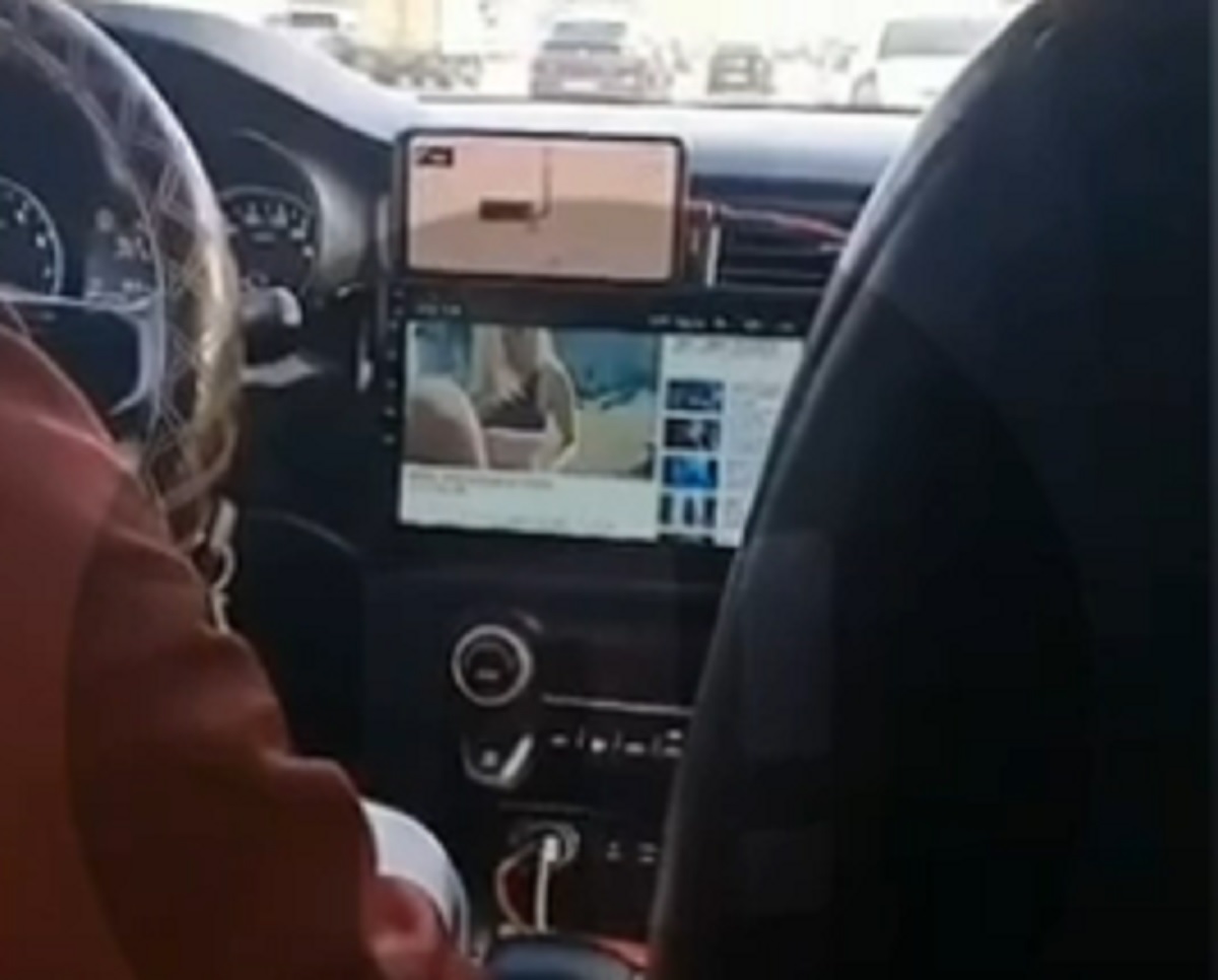 Пассажирка обвинила московского таксиста в непристойностях