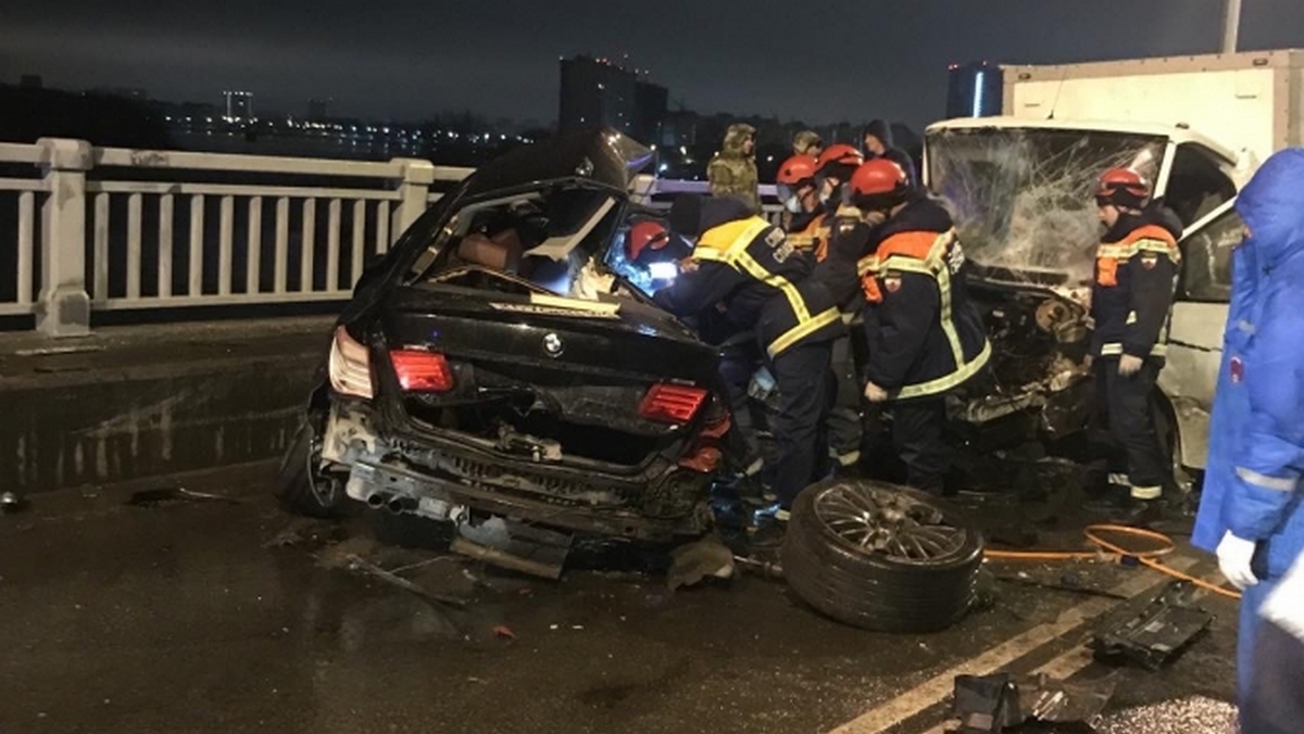 Три человека погибли в аварии на мосту под Саратовом