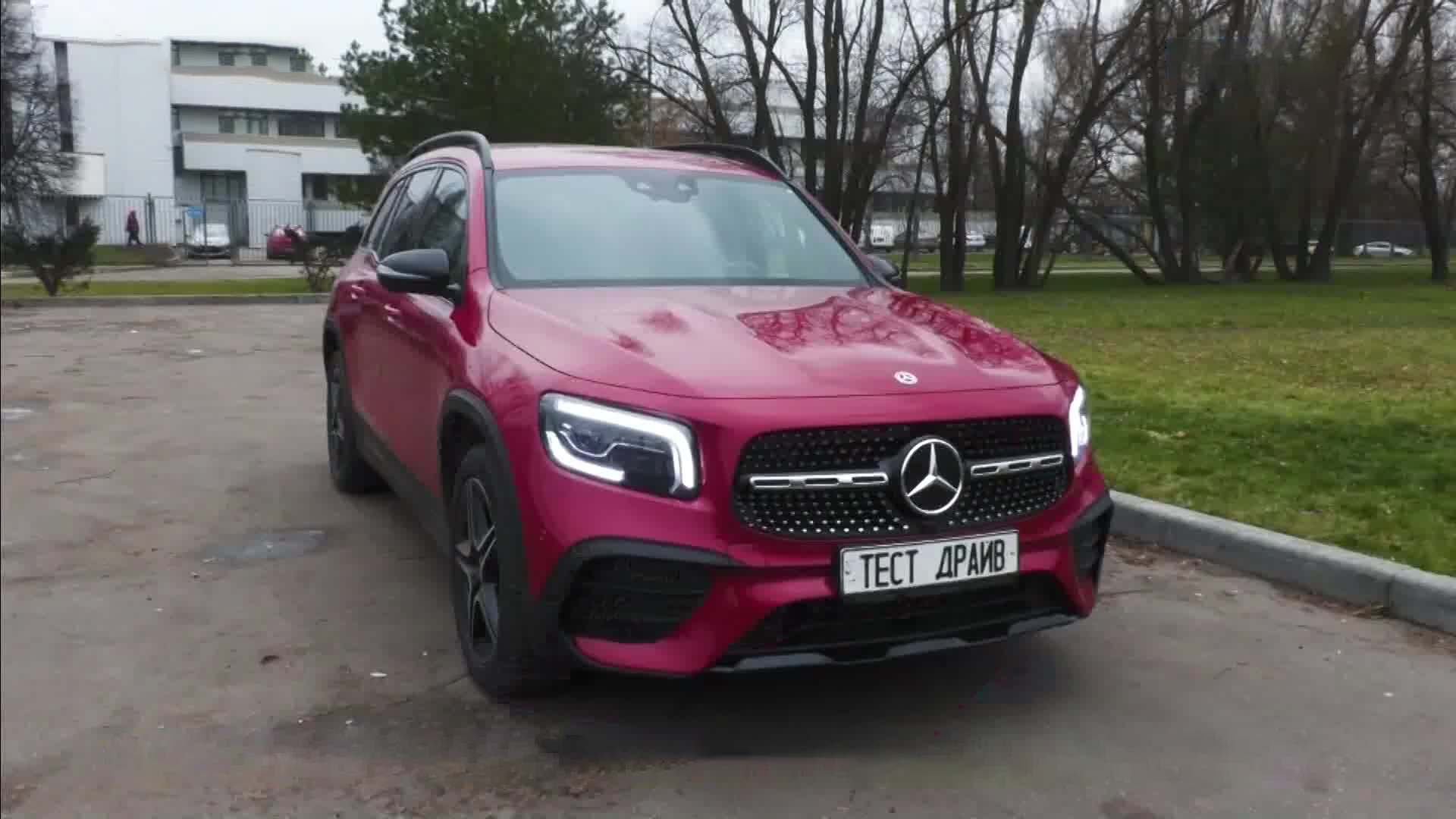Тест-драйв семиместного кроссовера Mercedes-Benz GLB 220