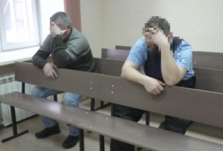 Начальник отдела полиции в Новосибирске брал взятки лапшой "Роллтон"