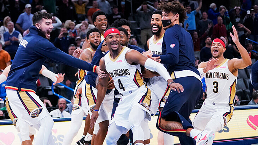 В кольцо с 19 метров. Баскетболист установил рекорд НБА. Видео