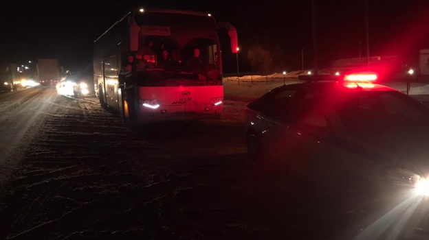 Автобус "Самара-Пермь" высвободили из транспортного плена