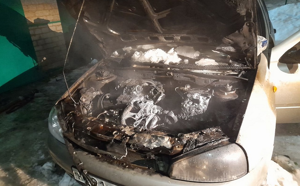 В Ельце злоумышленники подожгли автомобиль