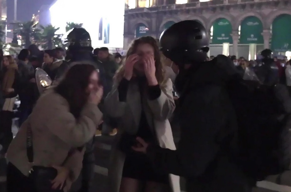 Полиция Италии проводит обыски у нападавших на девушек в новогоднюю ночь
