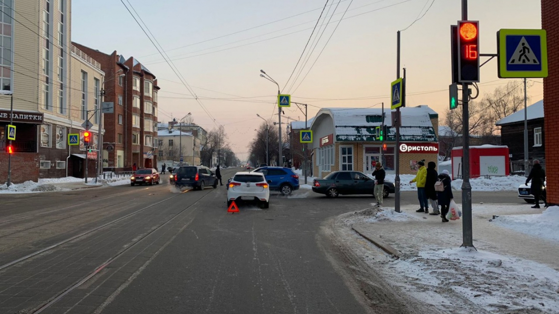 В Томске под колеса иномарки попал 13-летний мальчик