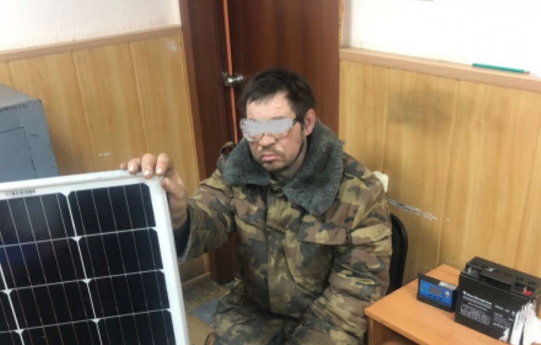 Омич украл светофор из-за отключенного у него дома электричества