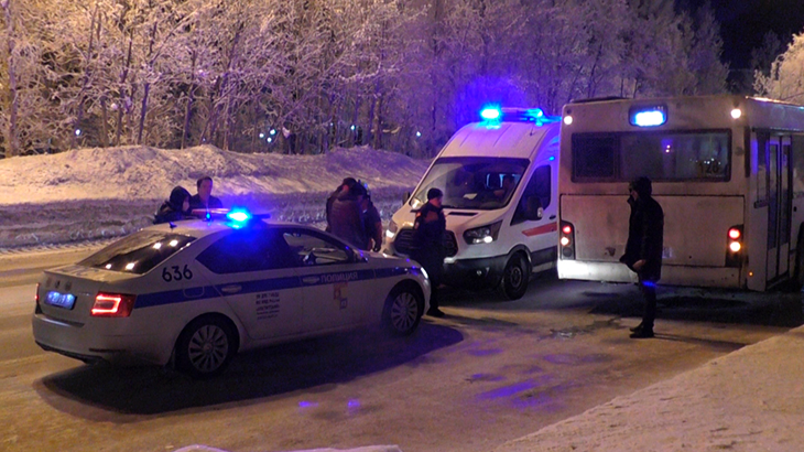 3-летний ребенок оказался под автобусом в Апатитах