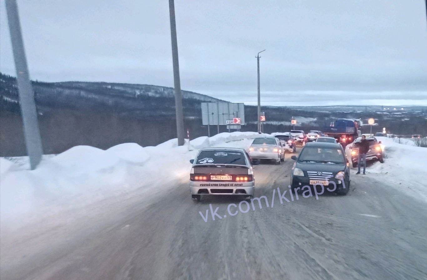 Массовое ДТП произошло на въезде в Кировск