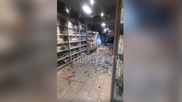 В алкогольном отделе "Пятерочки" произошел погром
