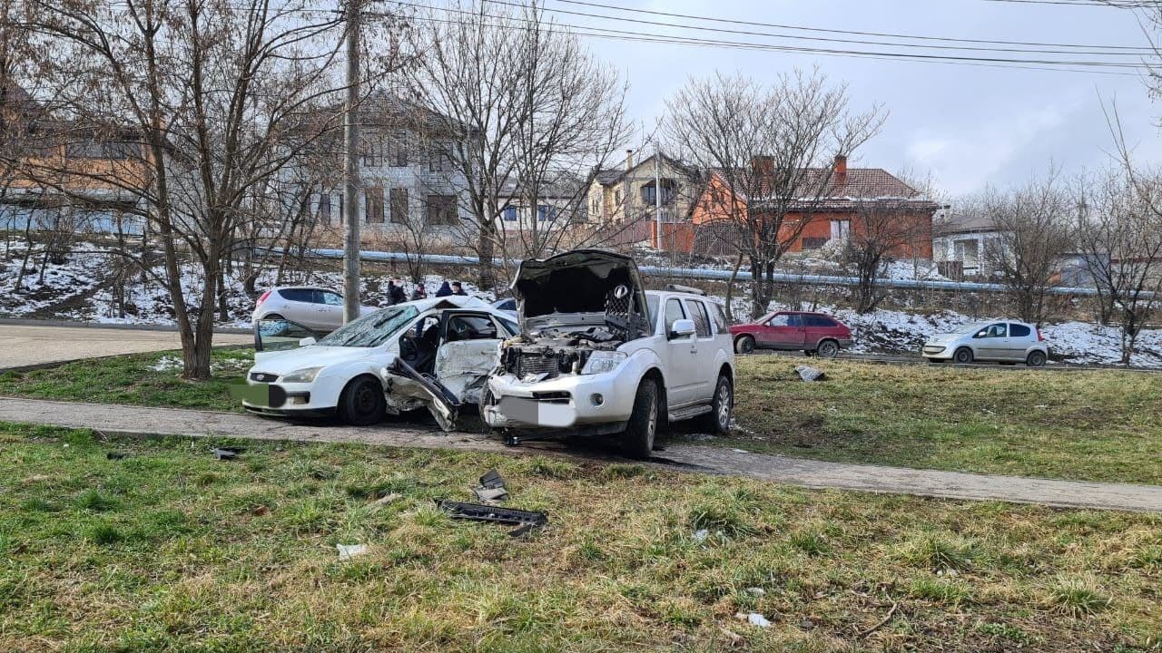 Водитель иномарки погиб в лобовой аварии на Ставрополье