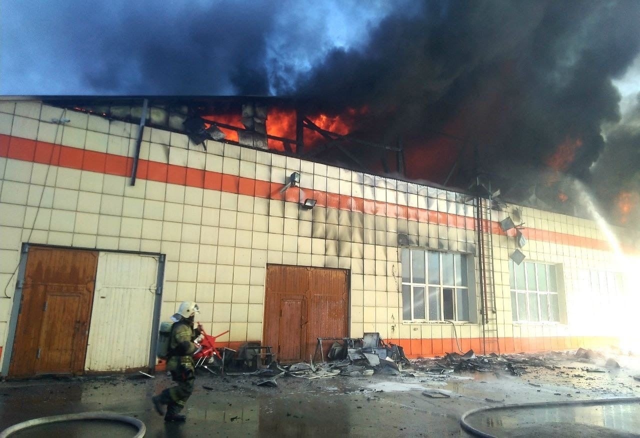 Пожар на автобазе Тюменской облдумы локализован