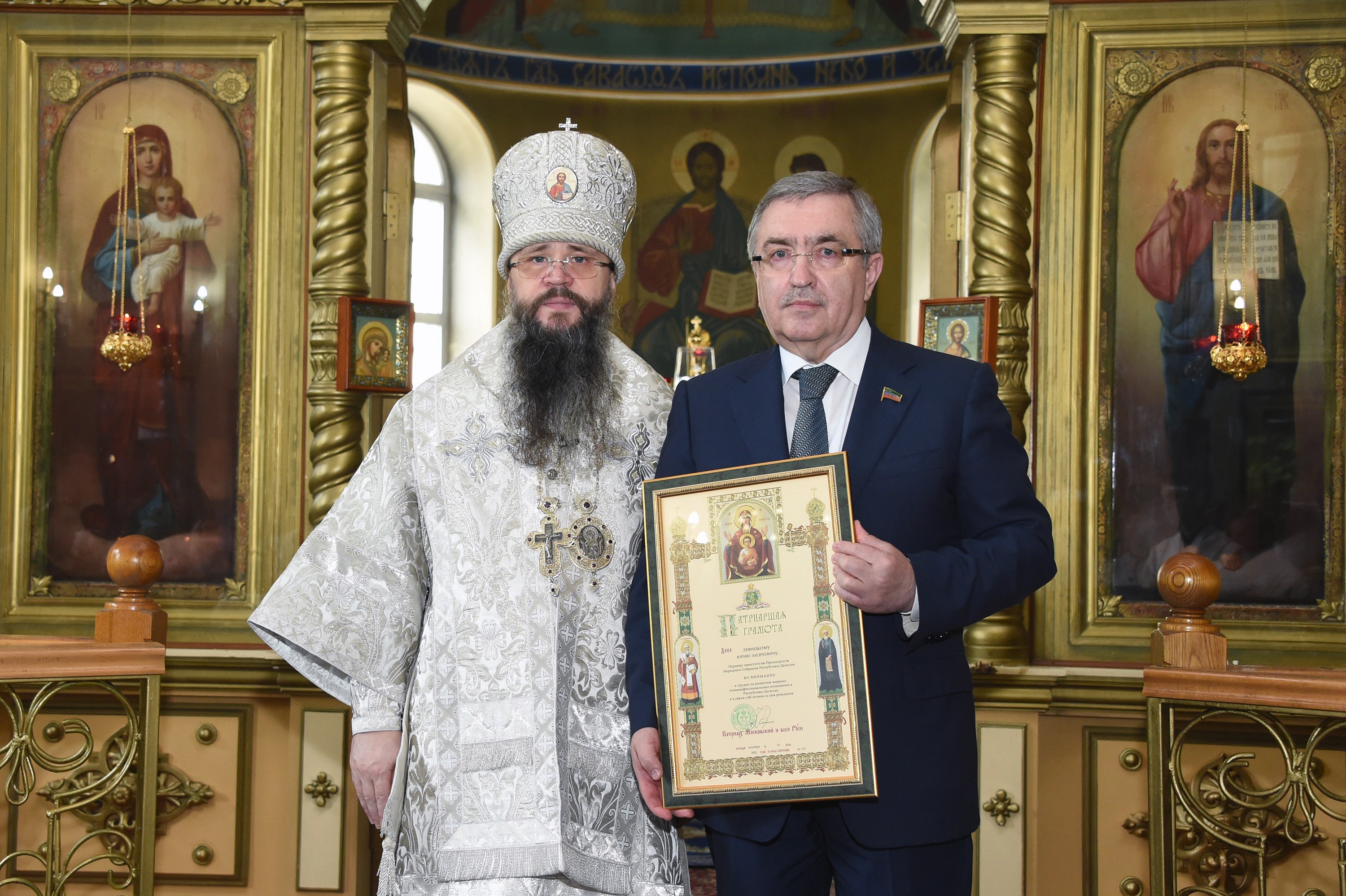 Юрию Левицкому вручили Патриаршую грамоту