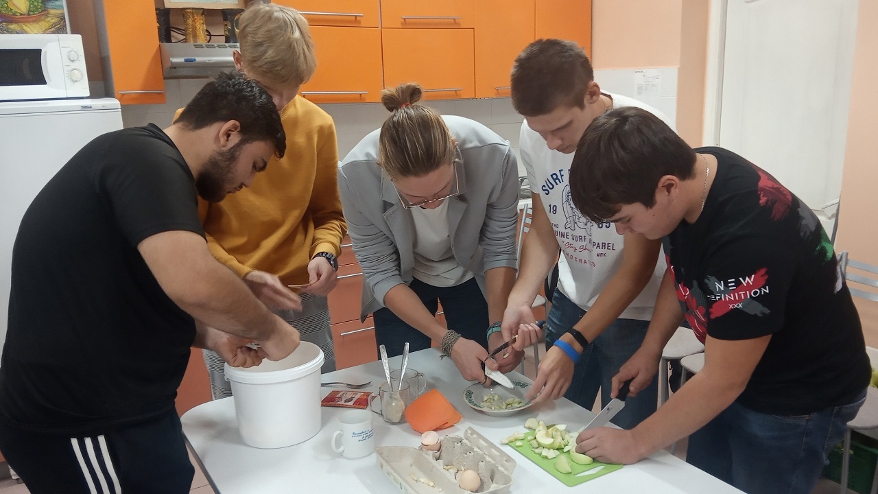 Кулинарные курсы для мальчиков открыли в челябинской школе